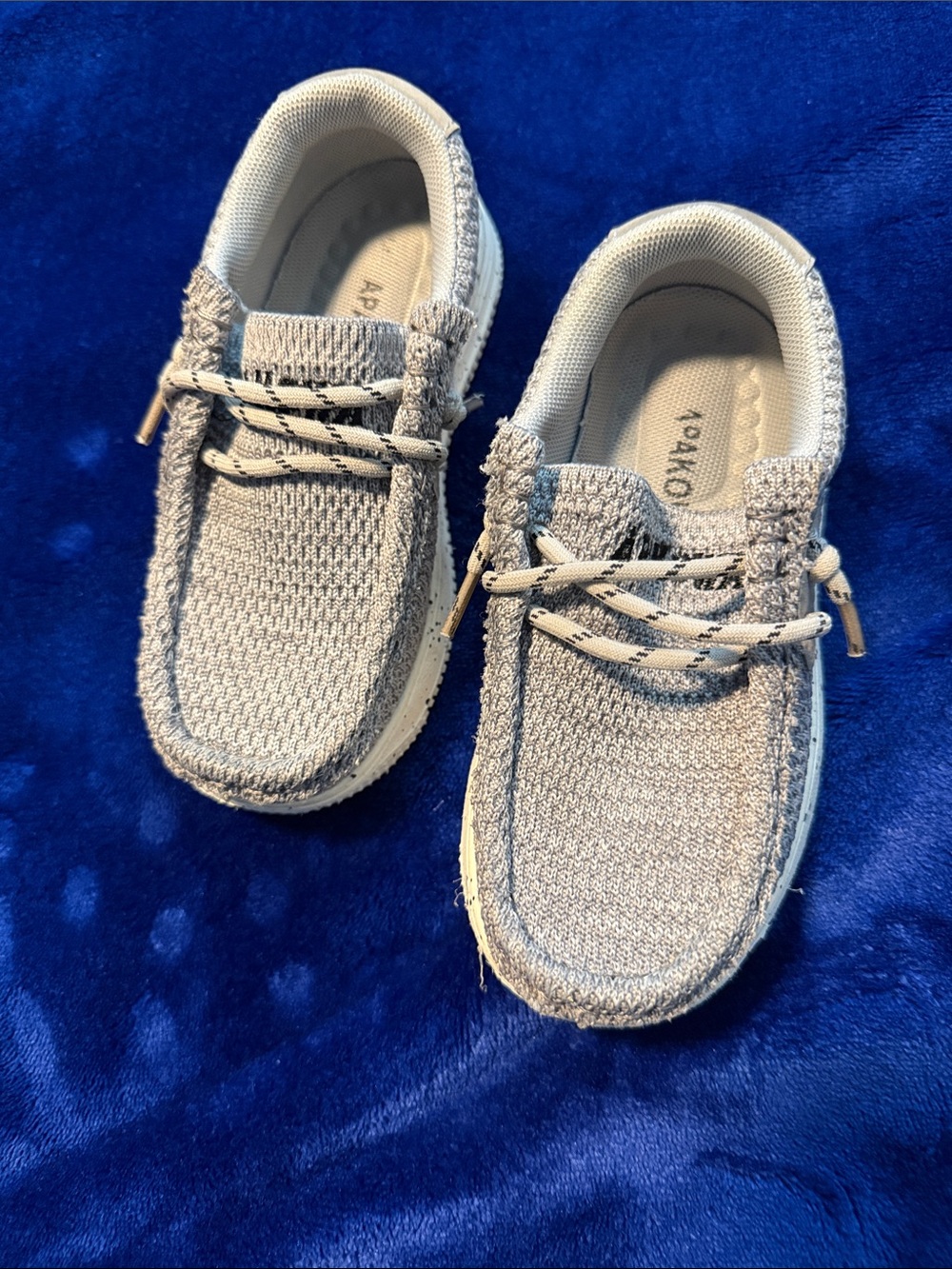 Casual Kids Slip-On Dress Shoes in Light Gray- Apakowa